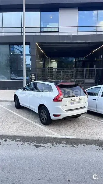 Używany Volvo XC60 Drive Kinetic 163 KM (119 kW) 2011 Biały SUV