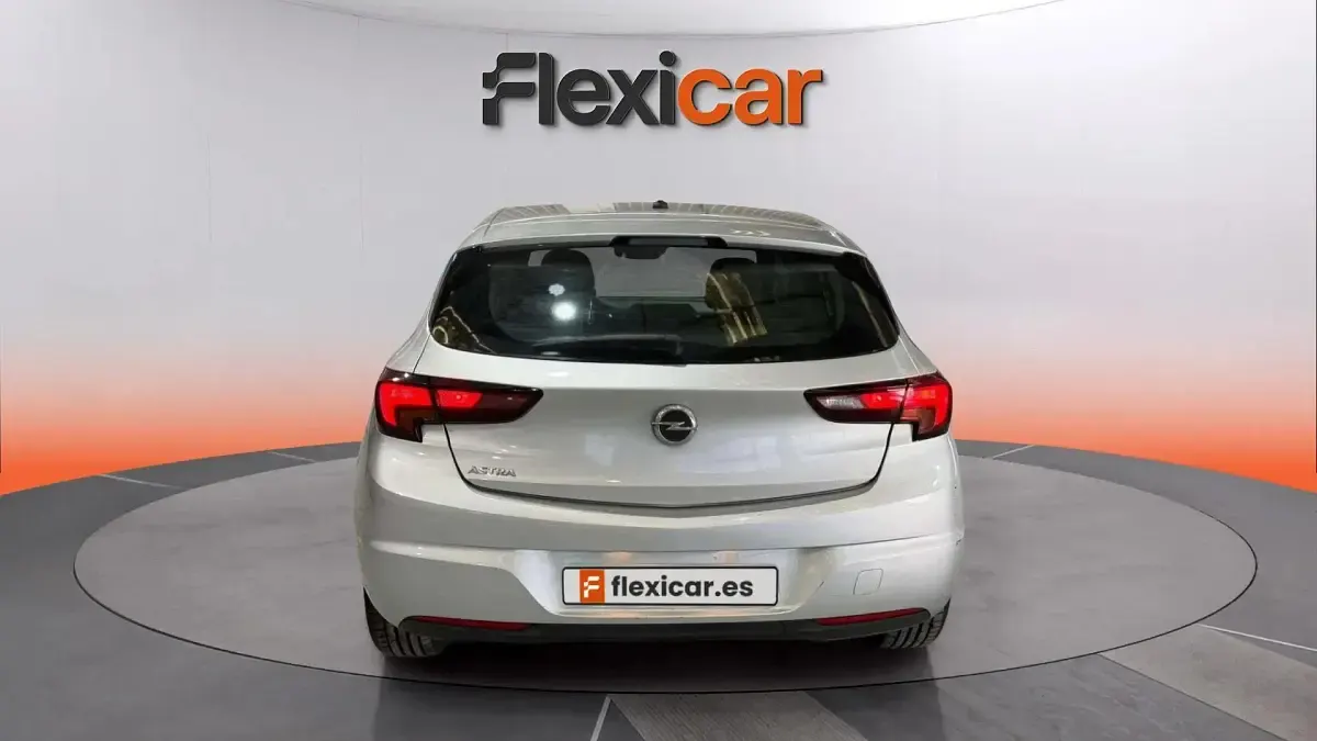 Usado Opel Astra GS Line 131 CV (96 kW) 2020 Gris Utilitario