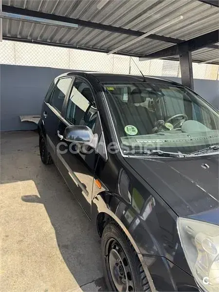 Usado Ford Fiesta Ambiente 68 CV (50 kW) 2007 Negro Utilitario