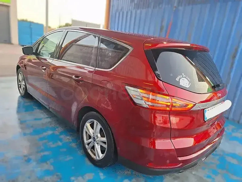 Usado Ford S-MAX Trend 150 CV (110 kW) 2016 Burdeos Monovolumen