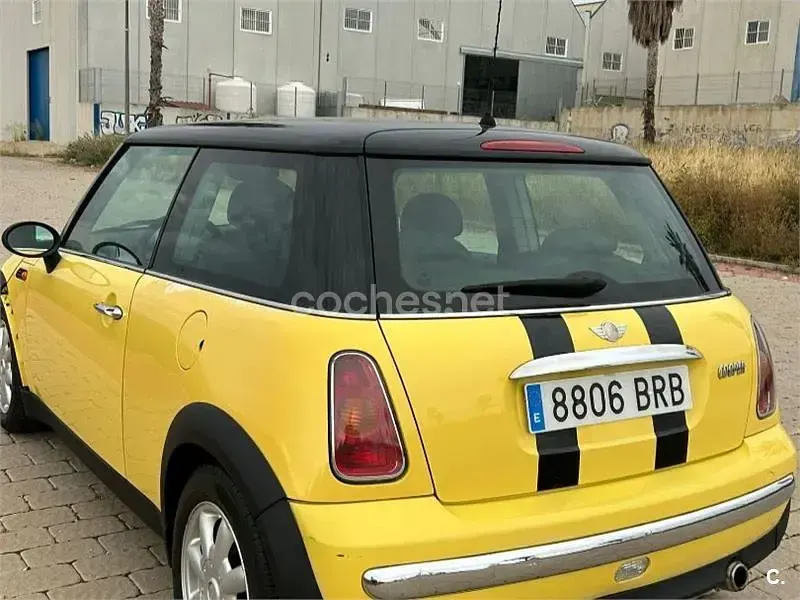 Usado Mini Cooper 115 CV (84 kW) 2001 Amarillo Utilitario