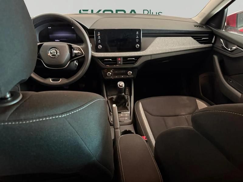 Usado Skoda Scala Selection 115 CV (84 kW) 2024 Rojo Utilitario