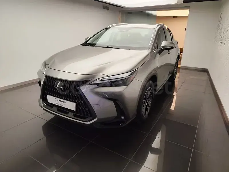 Usado Lexus NX350h Business Edition 242 CV (177 kW) 2023 Gris / plata SUV