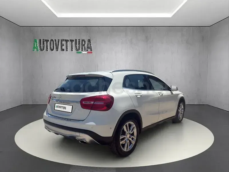 Usado Mercedes GLA200 Urban 136 CV (100 kW) 2016 Blanco SUV