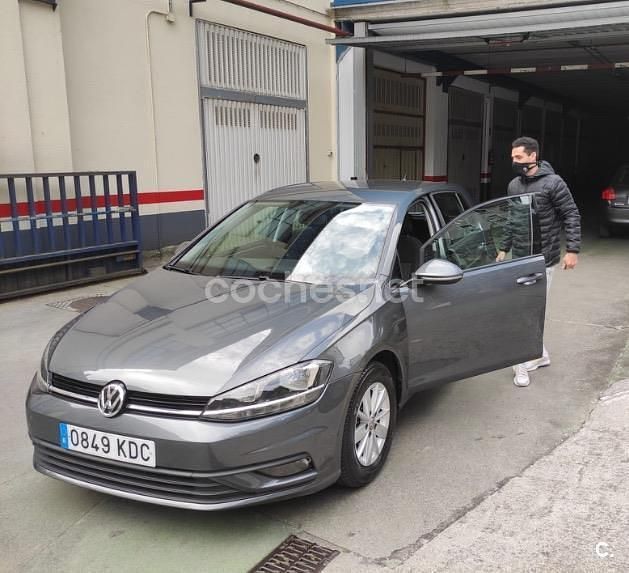 Gris / plata Usado 2017 VW Golf VII Advance Berlina | 13.900 € (Precio justo) - Imagen 1/4