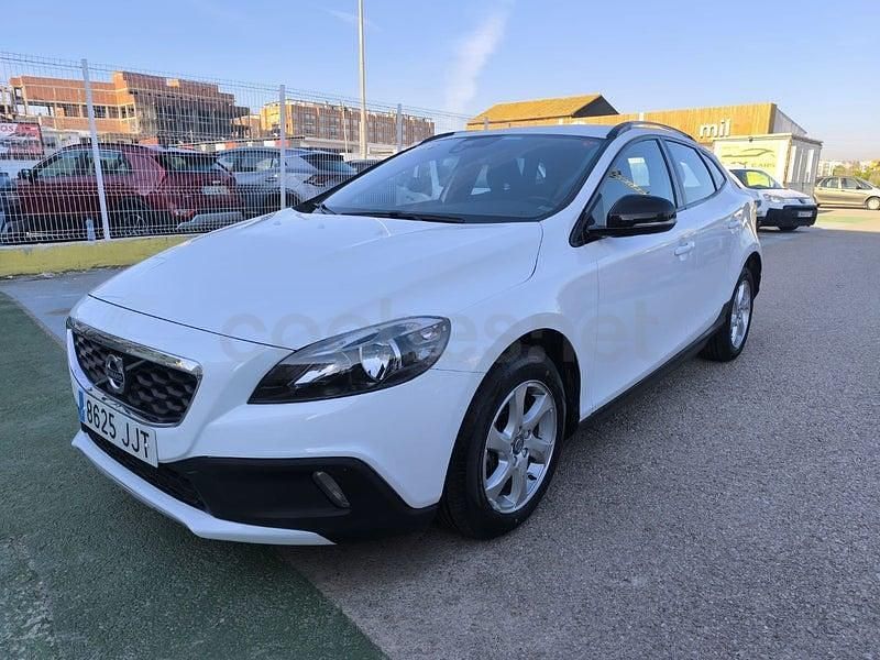 Usado Volvo V40 CC Momentum 120 CV (88 kW) 2016 Blanco Familiar