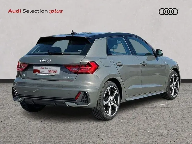Usado Audi A1 Sportback 110 CV (80 kW) 2022 Gris / plata Utilitario