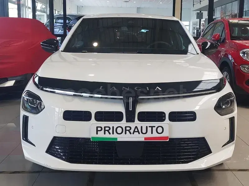 Usado Lancia Ypsilon 110 CV (80 kW) 2025 Blanco Utilitario