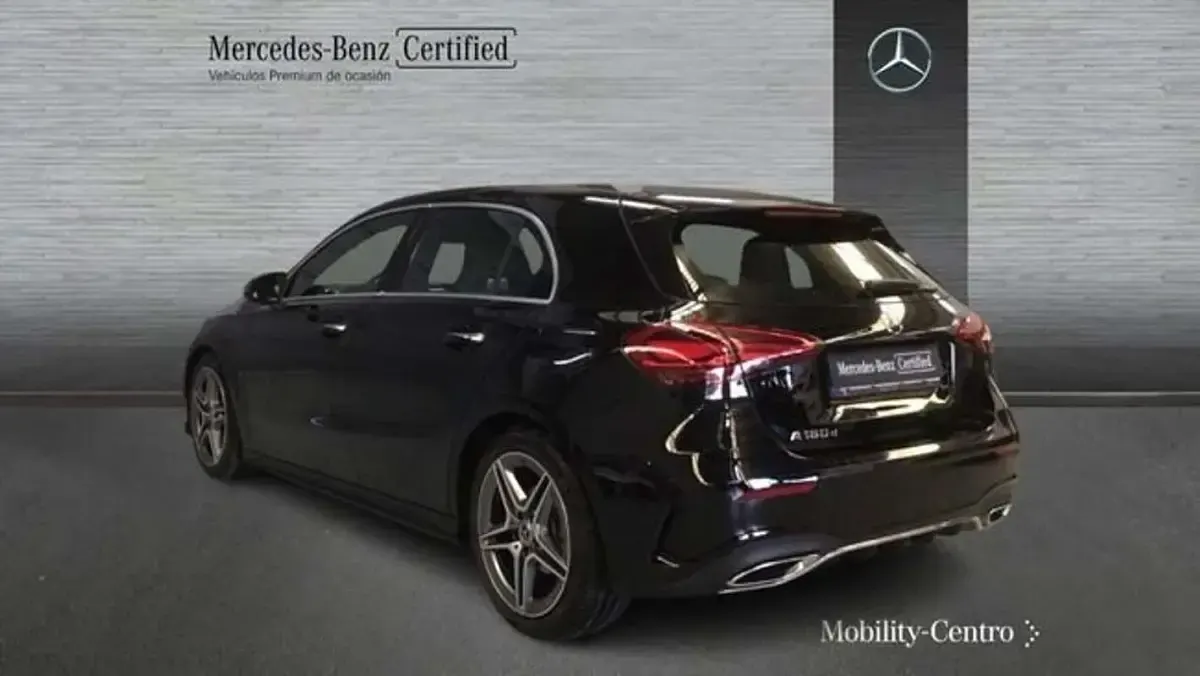 Usado Mercedes A180 115 CV (84 kW) 2024 Negro Utilitario