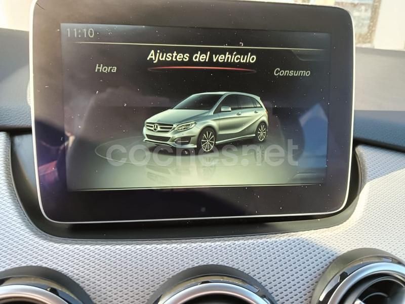 Usado Mercedes B180 122 CV (89 kW) 2018 Rojo Monovolumen