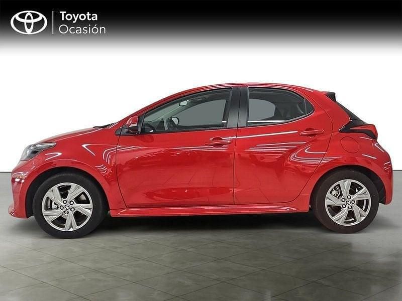 Usado Toyota Yaris Active 116 CV (85 kW) 2024 Rojo Utilitario