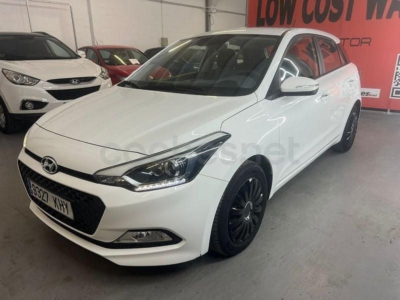 Usado Hyundai i20 84 CV (61 kW) 2018 Blanco Berlina
