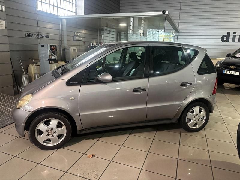 Usado Mercedes A140 Classic 82 CV (60 kW) 2000 Gris