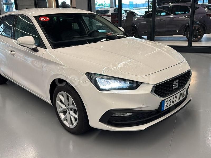 Usado Seat Leon Style 110 CV (80 kW) 2024 Blanco Familiar