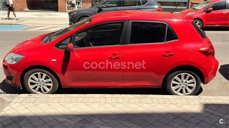 Usado Toyota Auris 97 CV (71 kW) 2008 Rojo Utilitario