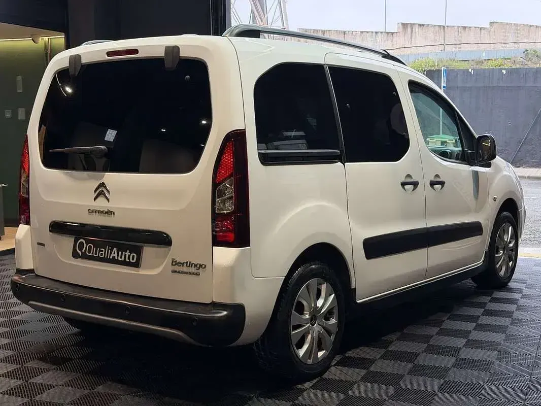 Usado Citroën Berlingo XTR 99 CV (72 kW) 2016 Blanco Monovolumen