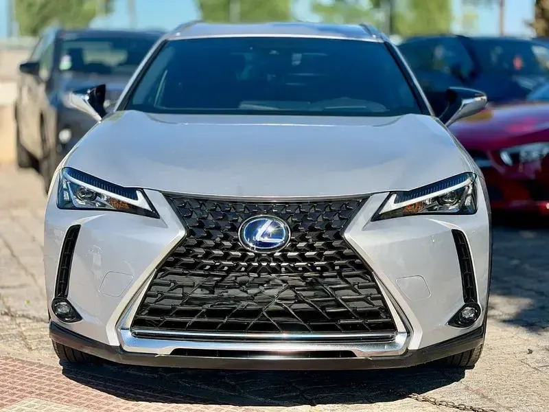 Usado Lexus UX Business Edition 184 CV (135 kW) 2021 Gris / plata SUV