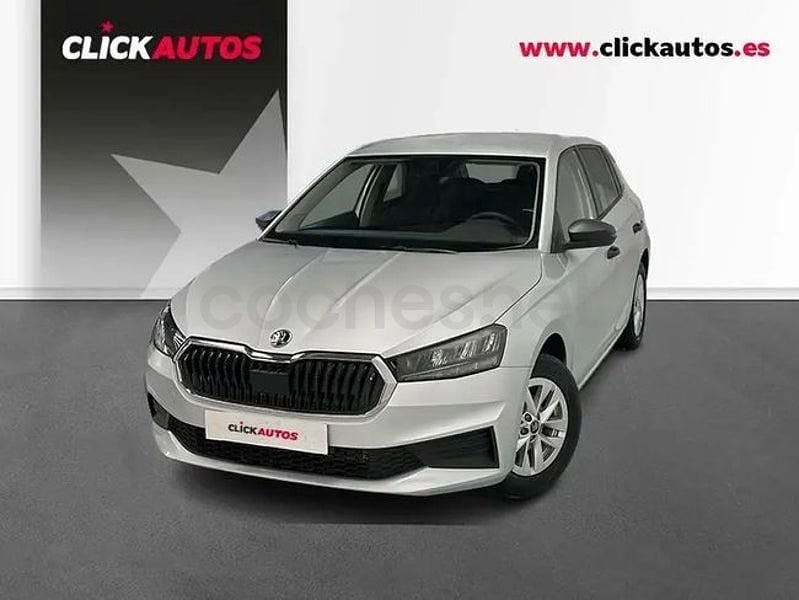Usado Skoda Fabia Essence 95 CV (69 kW) 2025 Gris / plata Utilitario