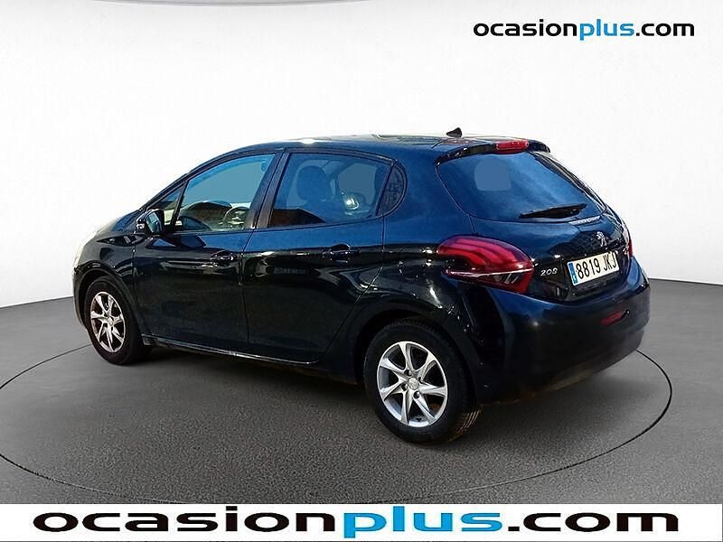 Usado Peugeot 208 Active 83 CV (61 kW) 2015 Negro Utilitario