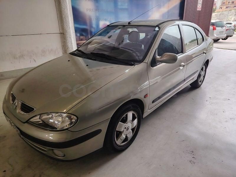 Usado Renault Mégane II Authentique 110 CV (80 kW) 2002 Gris / plata Berlina