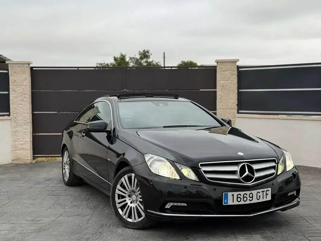 Usado Mercedes E250 204 CV (150 kW) 2010 Negro Coupe