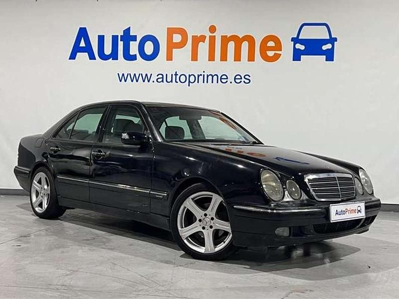 Usado Mercedes E270 Elegance 170 CV (125 kW) 2001 Negro Berlina