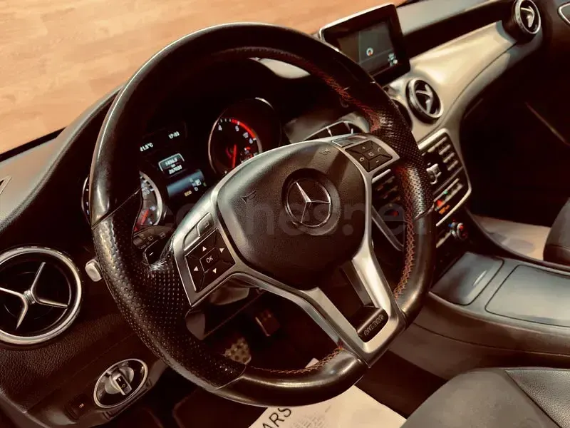 Usado Mercedes GLA220 AMG line 170 CV (125 kW) 2014 Blanco SUV