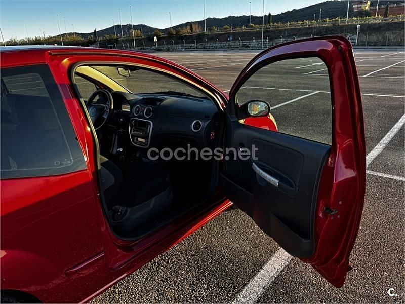 Usado Citroën C2 70 CV (51 kW) 2006 Granate Utilitario