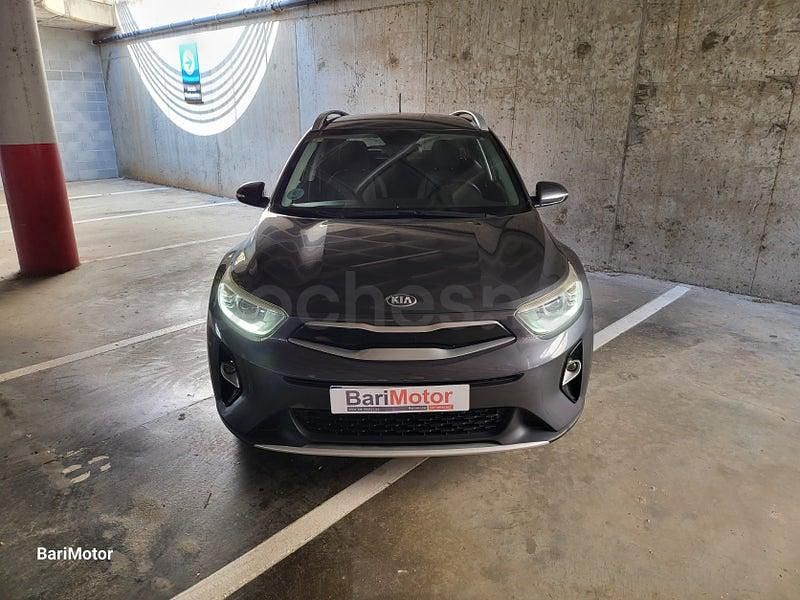 Usado Kia Stonic 84 CV (61 kW) 2018 Gris / plata SUV