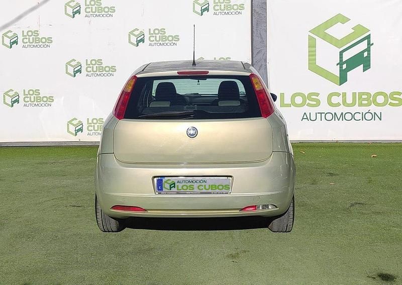 Usado Fiat Grande Punto Dynamic 95 CV (69 kW) 2006 Beige Utilitario