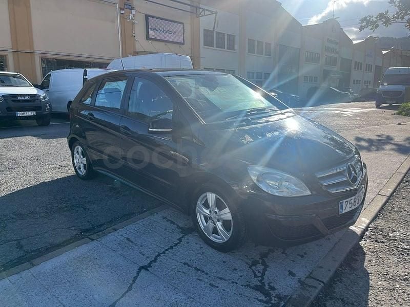 Usado Mercedes B180 109 CV (80 kW) 2009 Negro Monovolumen