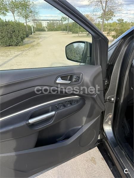 Usado Ford Kuga Vignale 176 CV (129 kW) 2019 Gris / plata SUV