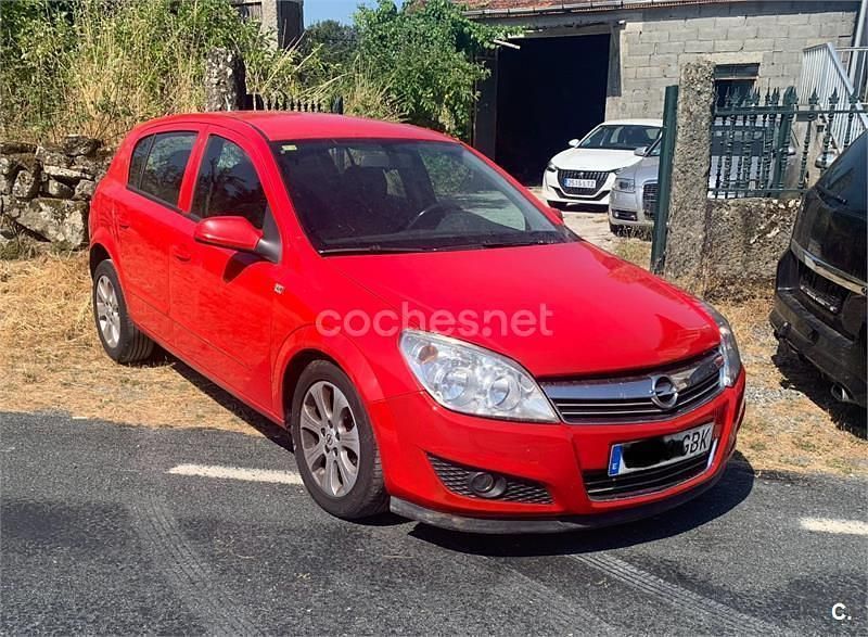 Rojo Usado 2008 Opel Astra Cosmo Berlina | 2300 € (Buen precio) - Imagen 1/1