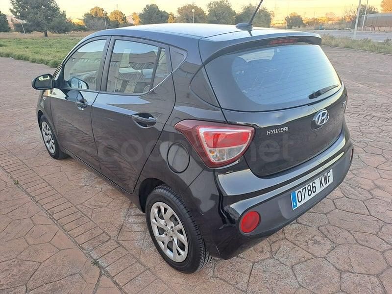 Usado Hyundai i10 GO! 66 CV (48 kW) 2019 Negro Utilitario