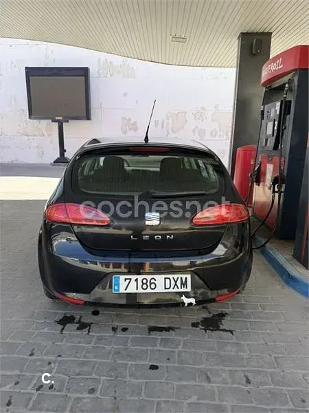 Usado Seat Leon Reference 105 CV (77 kW) 2006 Negro Utilitario