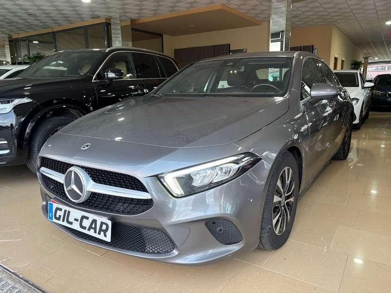 Usado Mercedes A180 116 CV (85 kW) 2021 Gris Berlina