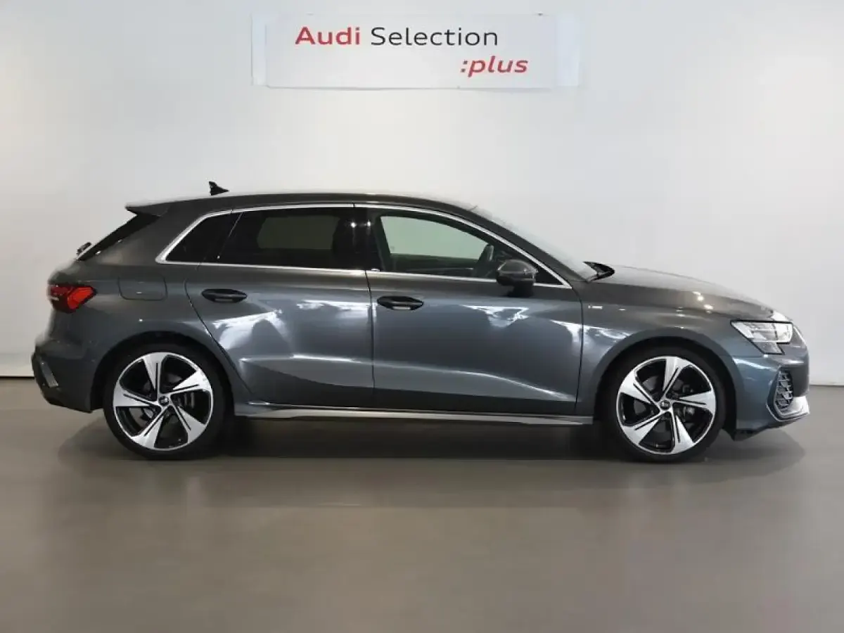 Usado Audi A3 S-Line 150 CV (110 kW) 2025 Gris/plata