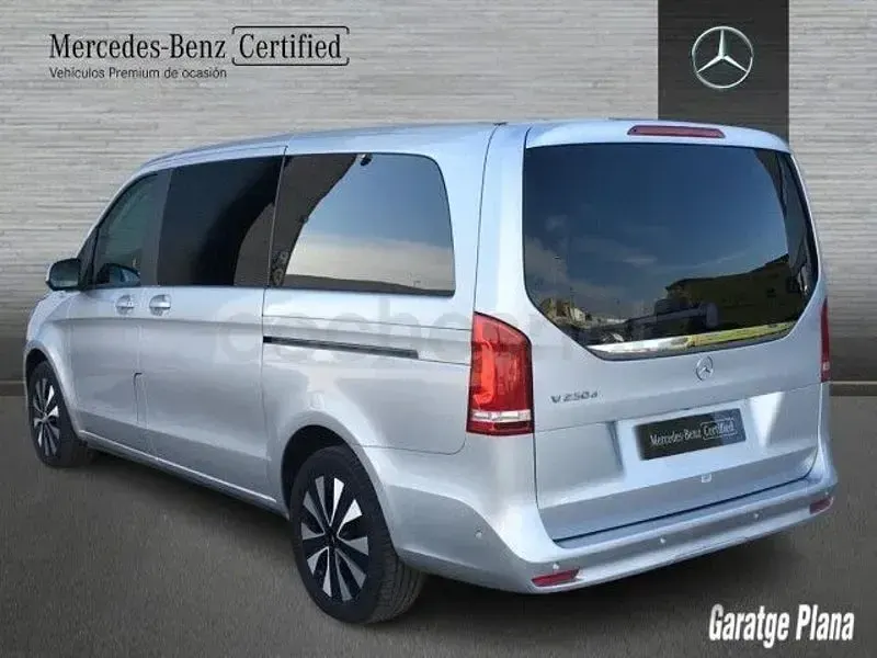 Usado Mercedes V250 190 CV (139 kW) 2023 Gris / plata Monovolumen