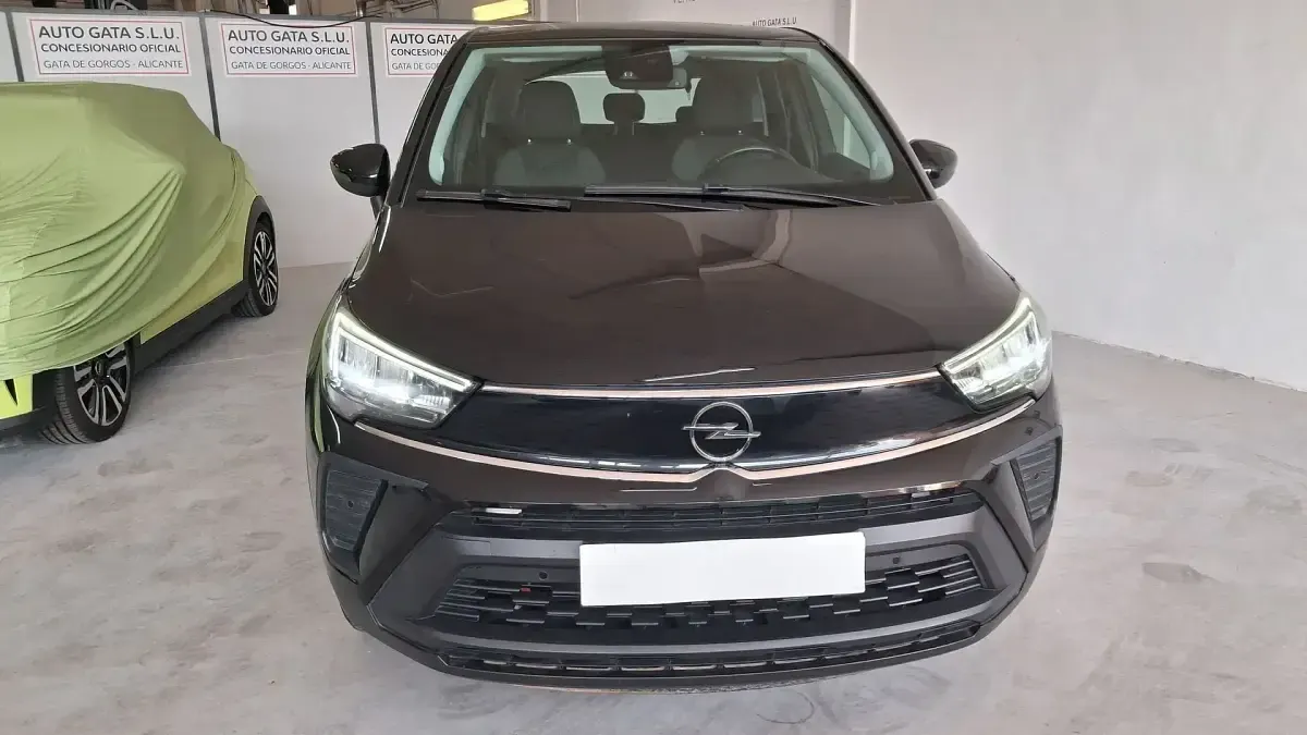 Usado Opel Crossland Edition 110 CV (80 kW) 2022 Negro SUV