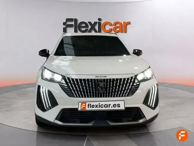 Usado Peugeot 2008 Allure 100 CV (73 kW) 2023 Blanco SUV