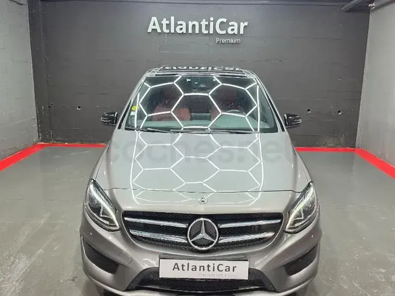 Usado Mercedes B200 136 CV (100 kW) 2017 Gris / plata Monovolumen