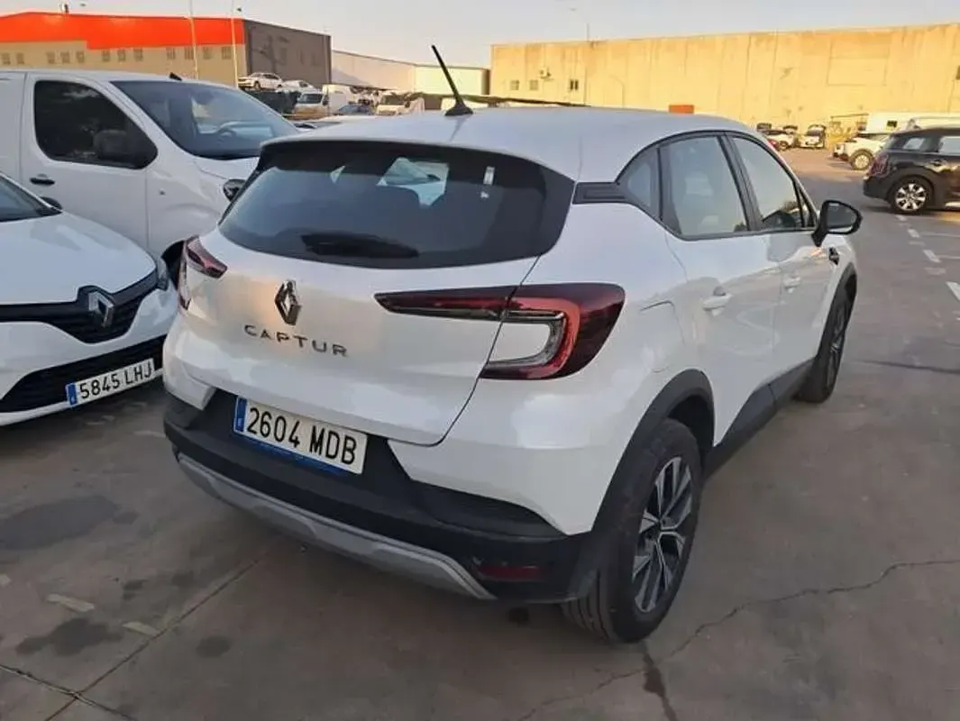 Usado Renault Captur Equilibre 101 CV (74 kW) 2022 Blanco SUV