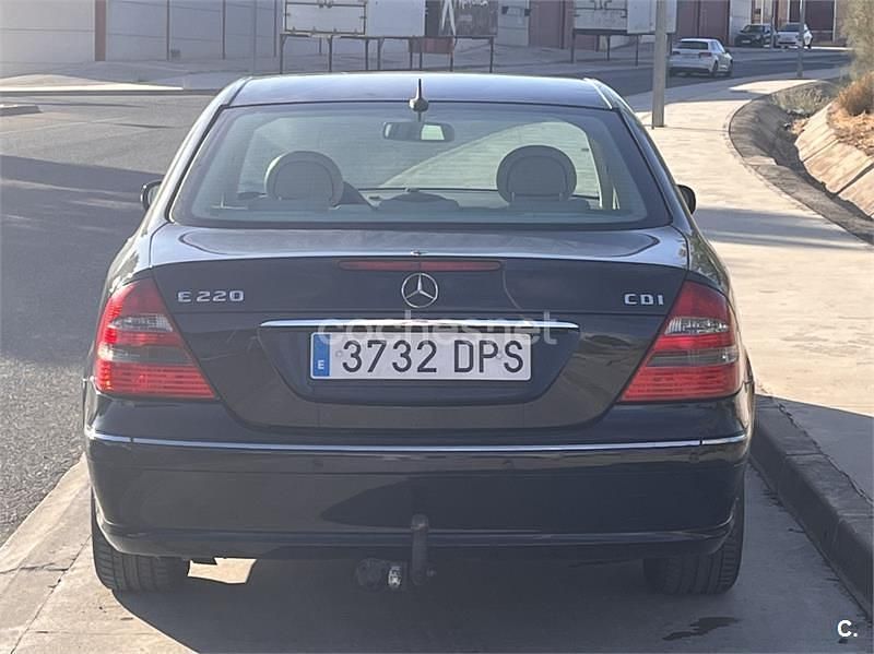Azul Usado 2002 Mercedes E220 Elegance Berlina | 5000 € (Precio justo) - Imagen 1/2
