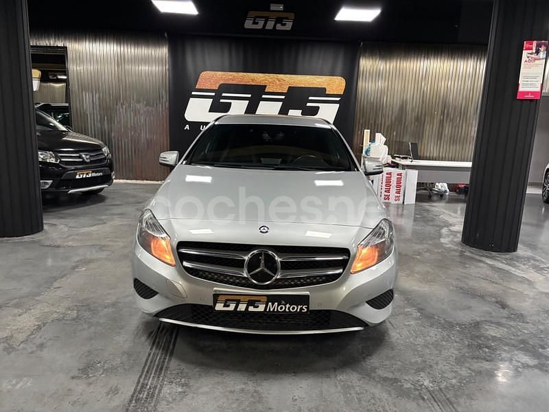 Usado Mercedes A180 Urban 109 CV (80 kW) 2016 Gris / plata Berlina