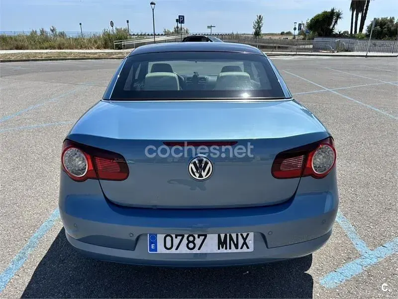 Usado VW Eos 160 CV (117 kW) 2009 Azul Descapotable