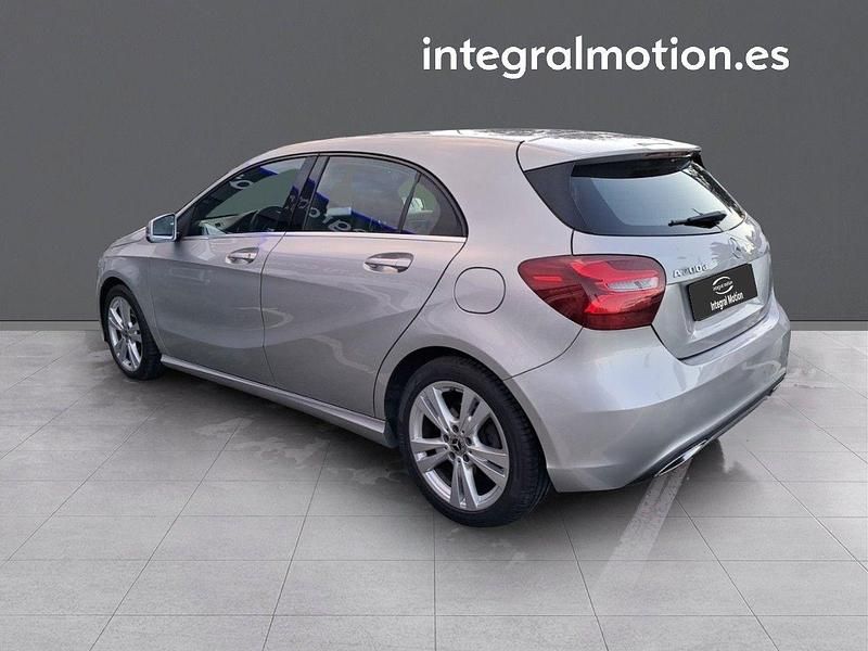Usado Mercedes A200 136 CV (100 kW) 2018 Gris Berlina