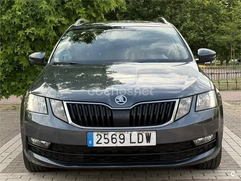 Usado Skoda Octavia Style 115 CV (84 kW) 2020 Gris / plata Berlina