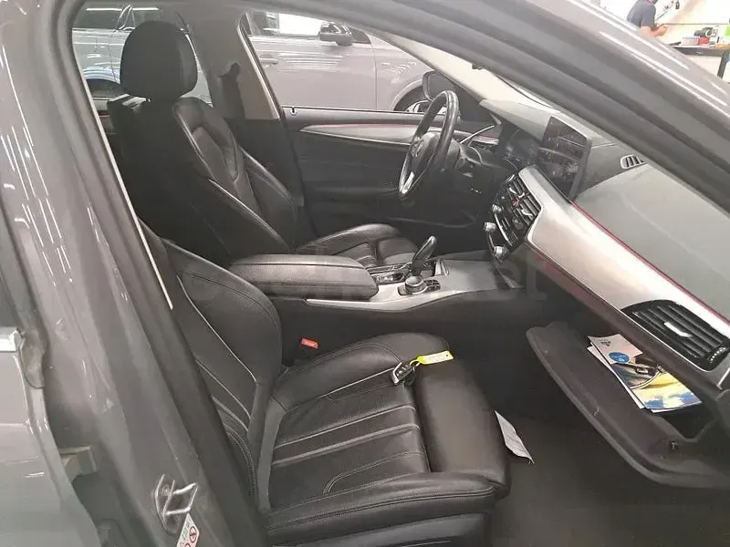 Usado BMW 520 Comfort Edition 204 CV (150 kW) 2022 Gris / plata Berlina