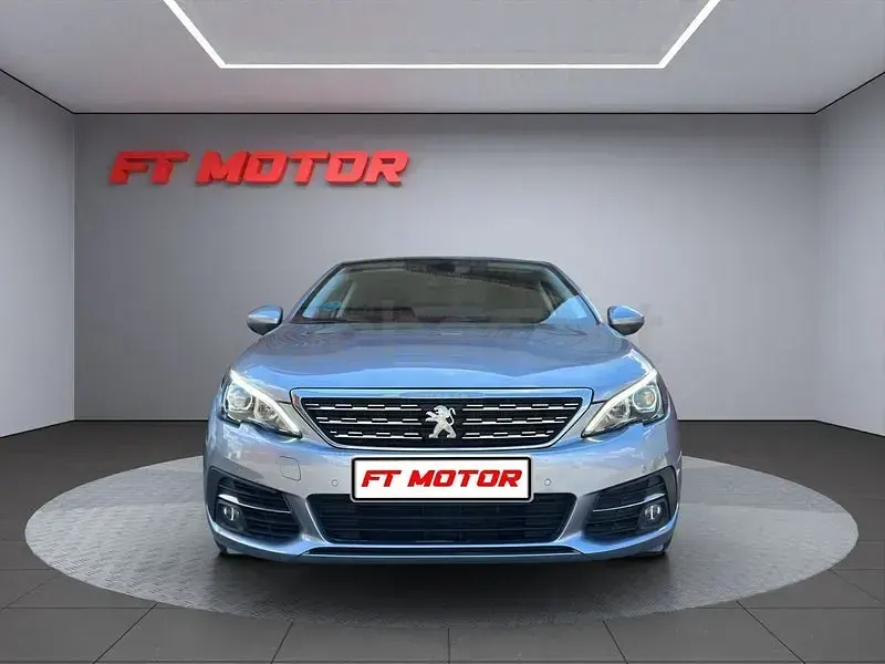 Usado Peugeot 308 Allure 130 CV (95 kW) 2020 Gris / plata Berlina