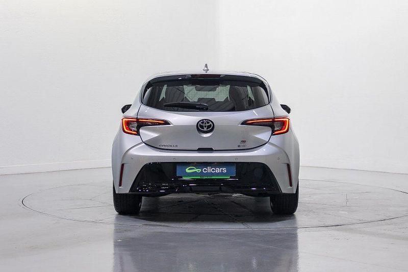 Usado Toyota Corolla Sport 196 CV (144 kW) 2025 Gris / plata Berlina
